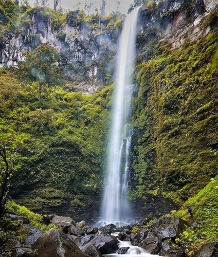Eksplorasi Keindahan Alam Air Terjun 84 Meter & Keseruan Labirin